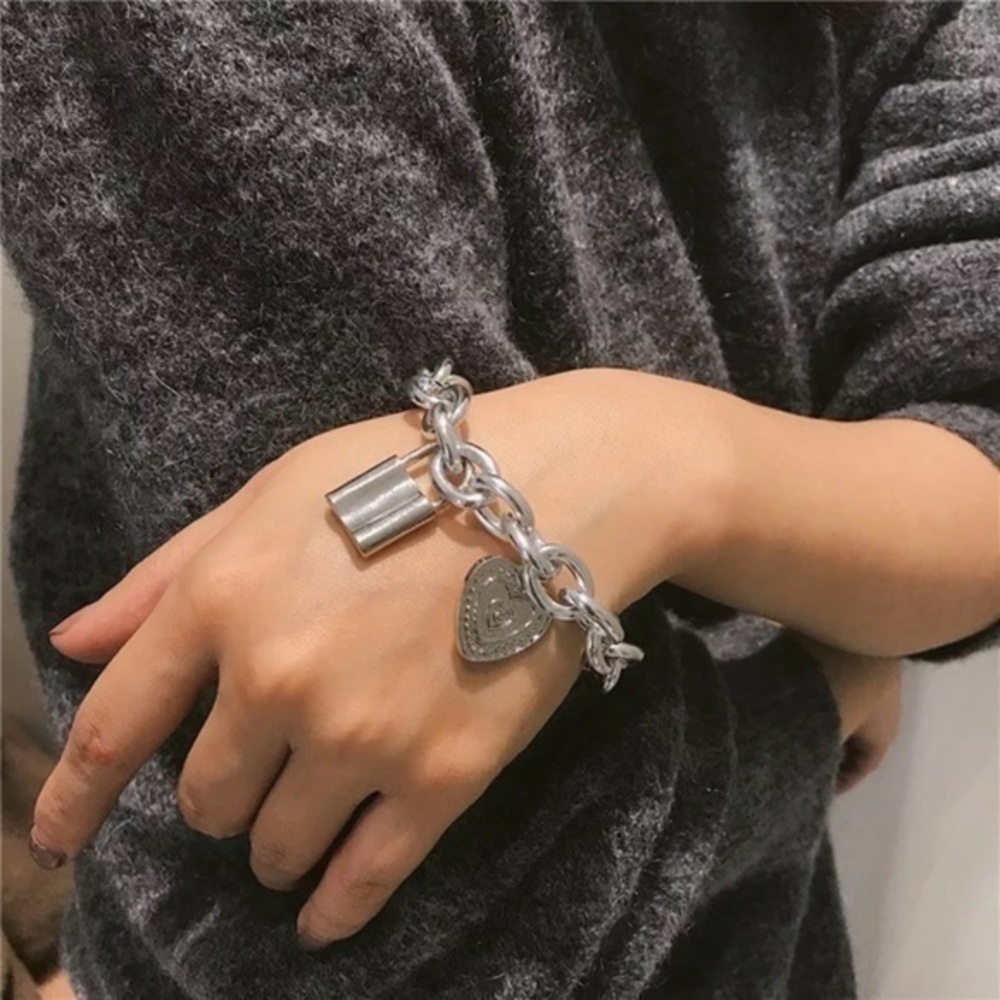 3/$30 🤍 Lock Heart Pendant Bracelet